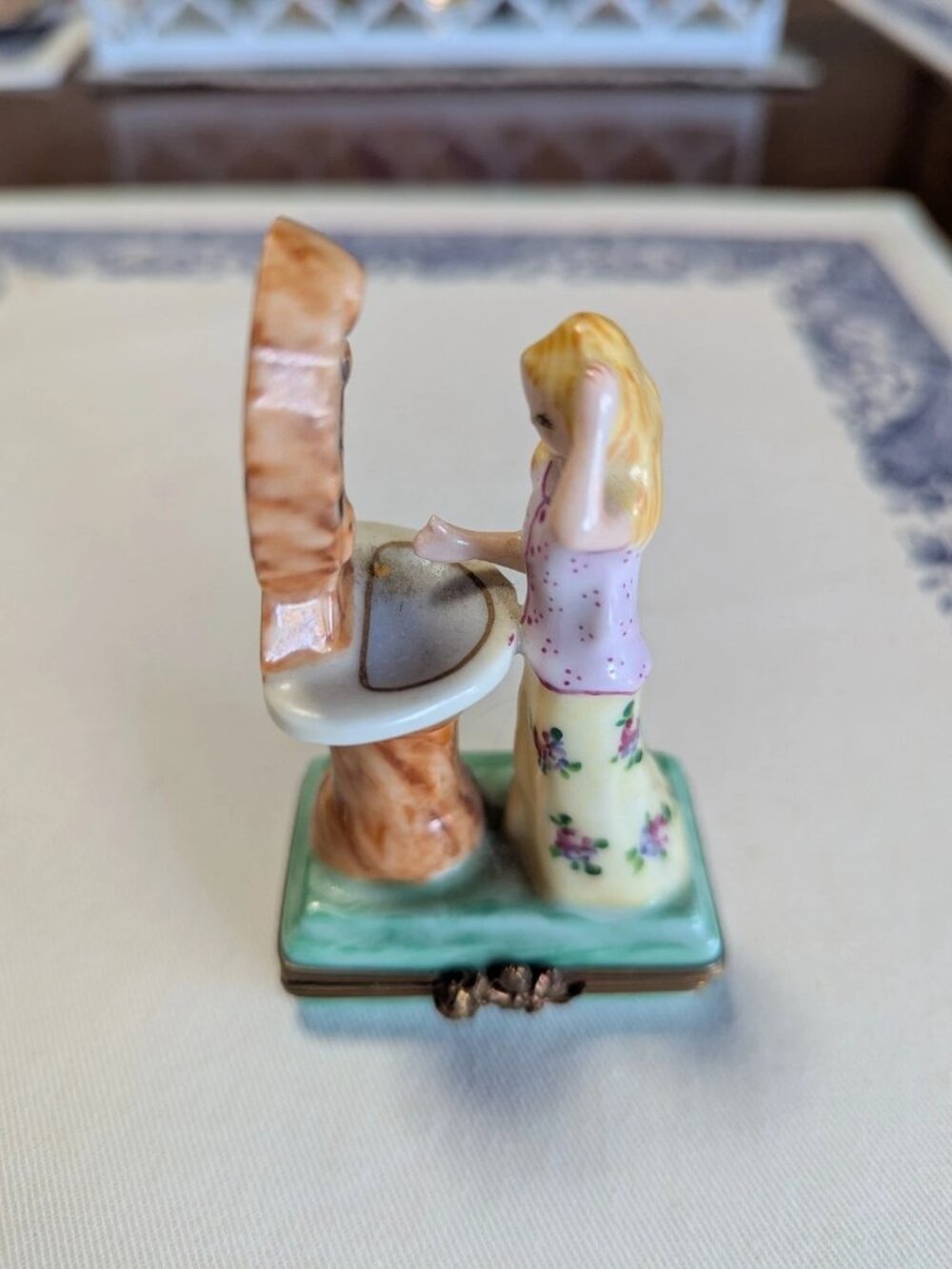 Limoges France Romance Lady On Mirror Trinket Box - Picture 3 of 8